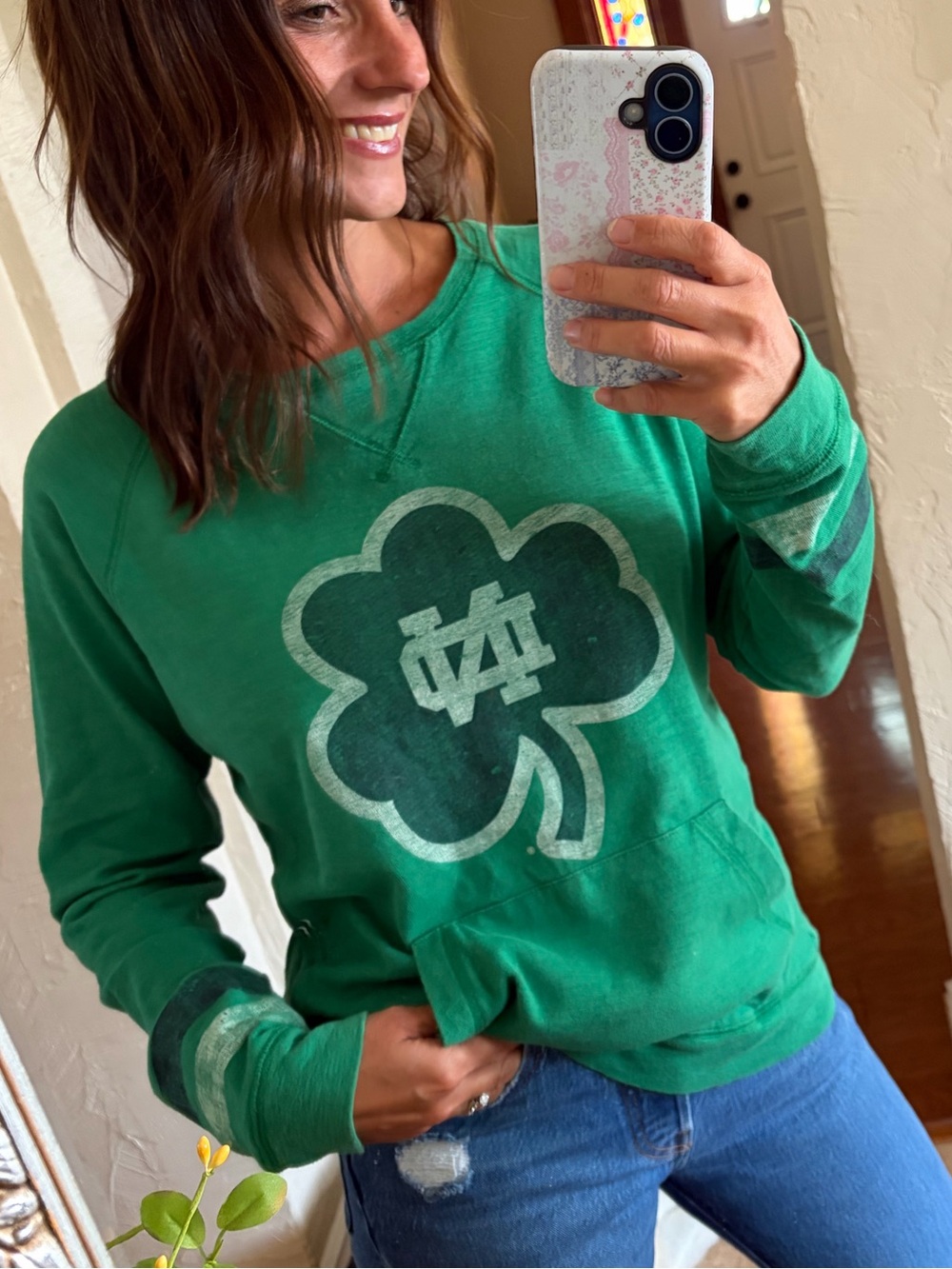 '47 Women's Green Shamrock Graphic Pullover Sweatshirt
